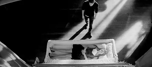 Best Way to Handle a Main Character Leaving: Elena on The Vampire Diaries