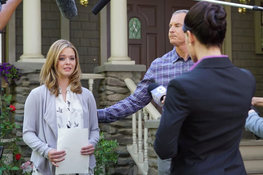 I'm Free Bitches - Pretty Little Liars Season 6 Episode 1