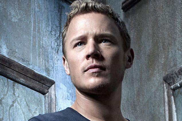 Chris Egan as Alex Lannon - Dominion Season 2 Episode 1