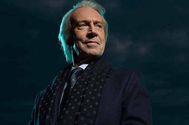 Jonathan Hyde as Eldritch Palmer - The Strain Season 2 Episode 1