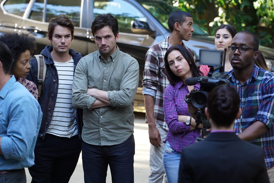 We Are Not Amused - Pretty Little Liars Season 6 Episode 1