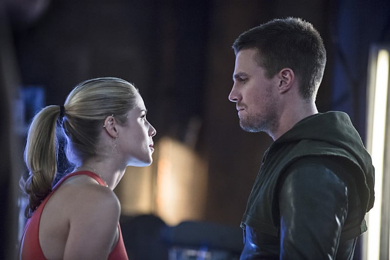 Felicity and Oliver Look Upset - Arrow Season 3 Episode 2
