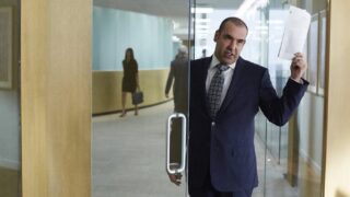 Louis Plots - Suits Season 5 Episode 5