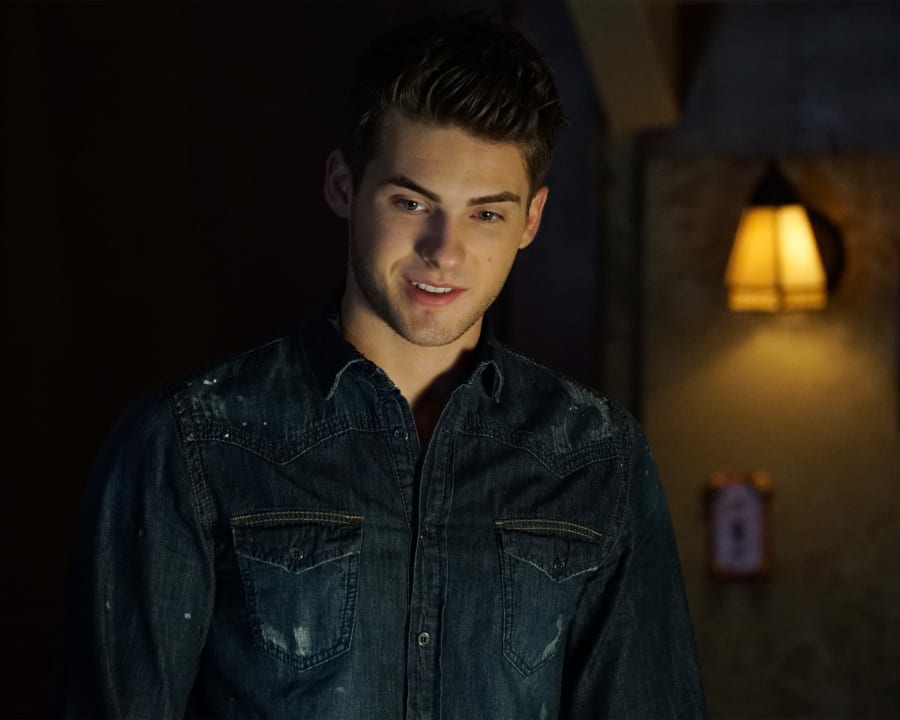 Taking A Break From Being A Werewolf - Pretty Little Liars Season 6 Episode 7