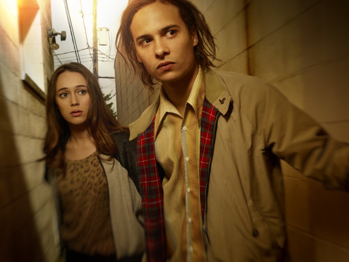 Alicia and Nick Go Down a Scary Alleyway - Fear the Walking Dead