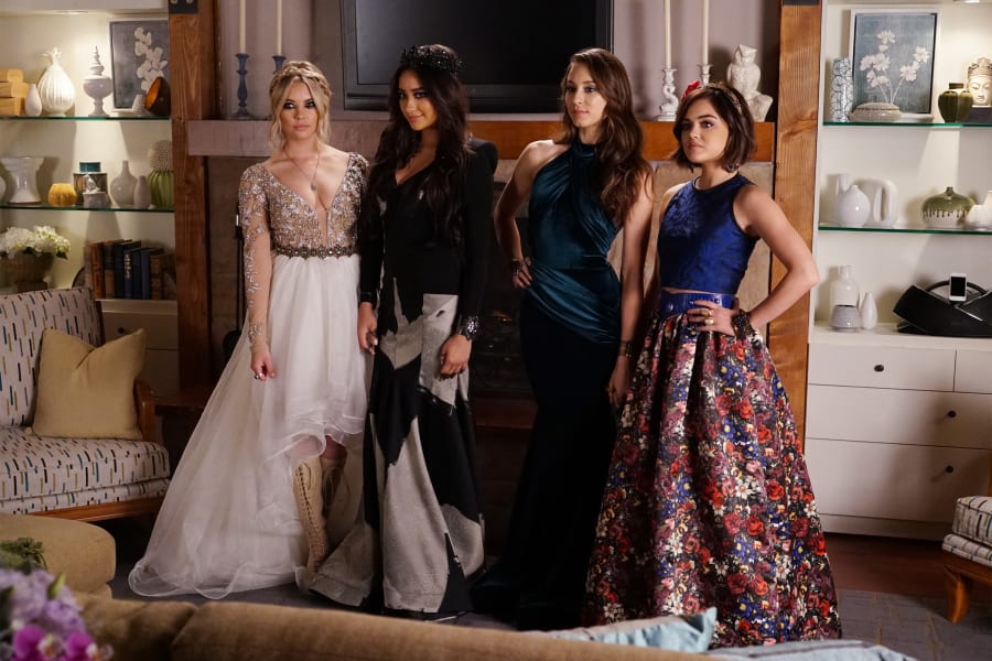 Fake Prom Pose - Pretty Little Liars Season 6 Episode 9