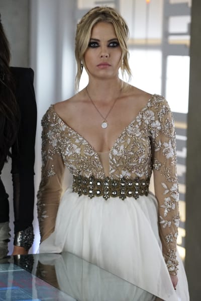 Is Hanna Getting Ready To Throw A Punch? - Pretty Little Liars Season 6 Episode 10