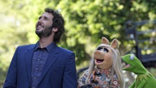 Josh Groban and Miss Piggy - The Muppets