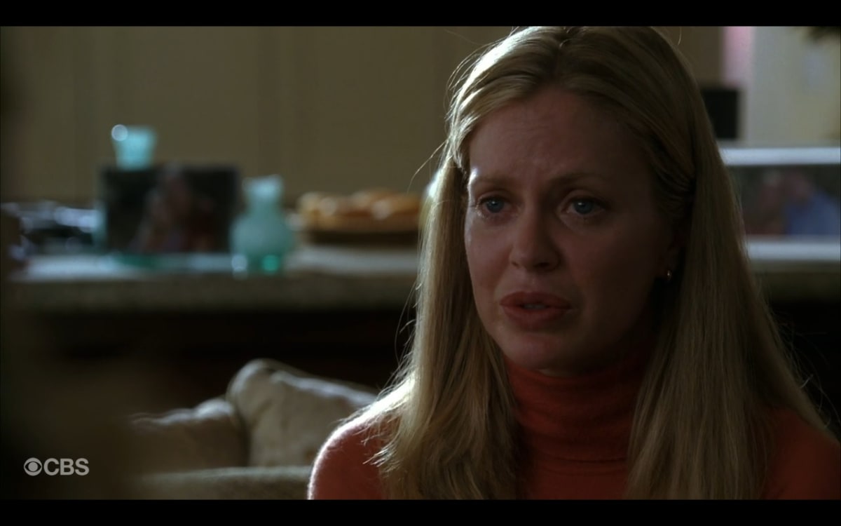 Kristin Bauer van Straten as Kenli Johnson - 