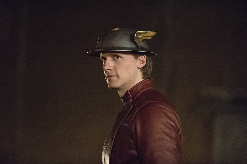 Classic Hero Shot - The Flash Season 2 Episode 2