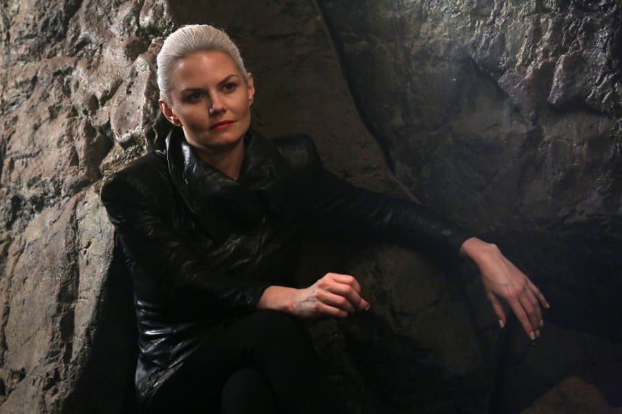 Dark Swan Alert! - Once Upon a Time Season 5 Episode 3