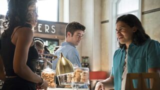 Cisco Flirts - The Flash Season 2 Episode 5