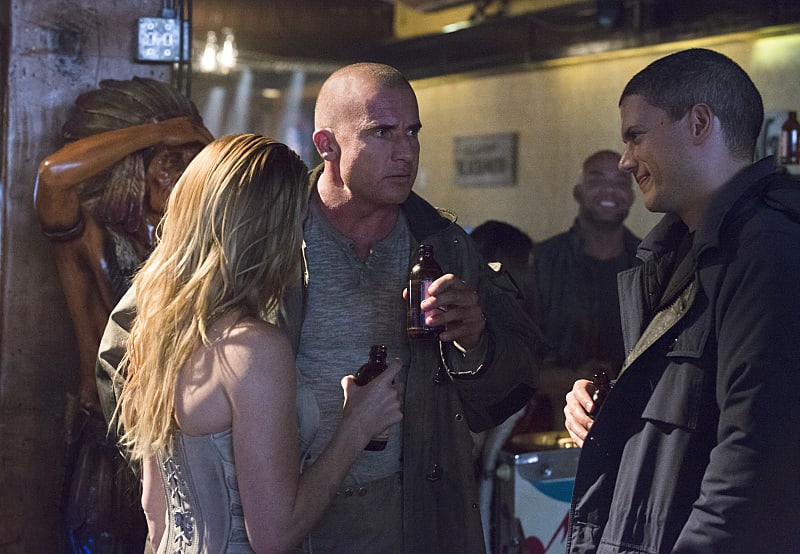 Cheers! - DC's Legends of Tomorrow Season 1 Episode 1