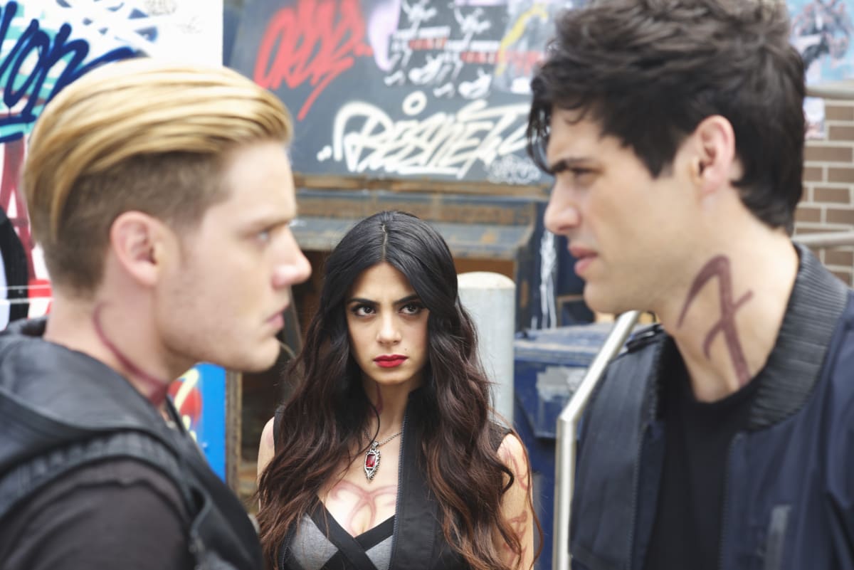 Face off - Shadowhunters Season 1 Episode 5