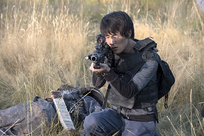 Monty Takes Aim - The 100 Season 3 Episode 2