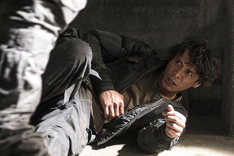 Bellamy Knocked Down - The 100 Season 3 Episode 8