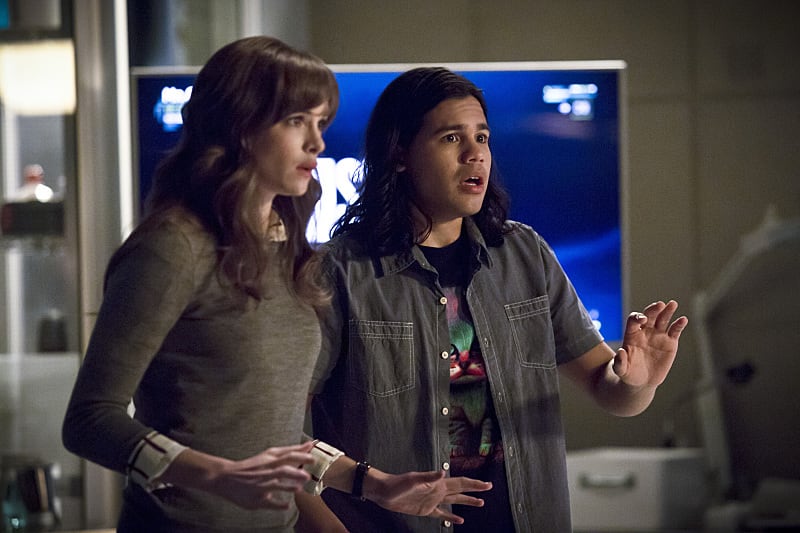 Cisco Gives It a Shot - The Flash Season 2 Episode 16