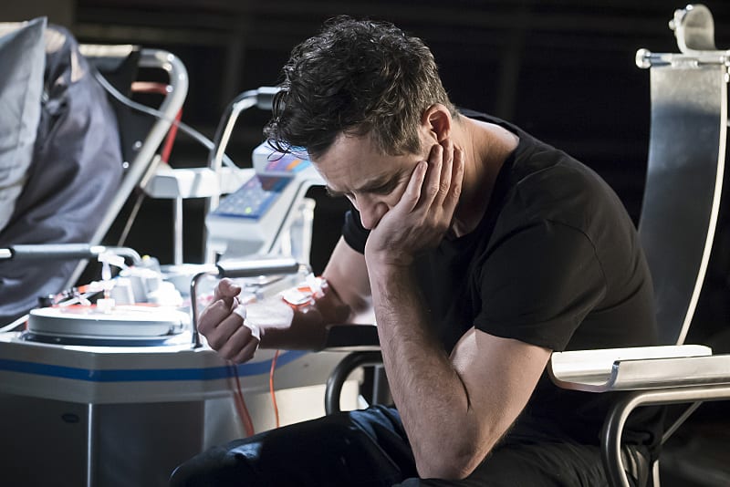 Giving Blood - The Flash Season 2 Episode 16