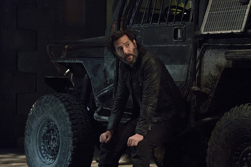 Leaning on the Truck - The 100 Season 3 Episode 8