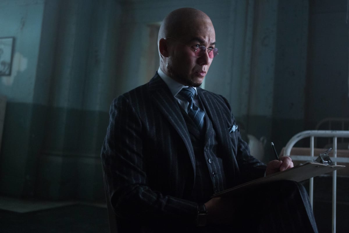 Taking notes - Gotham Season 2 Episode 14