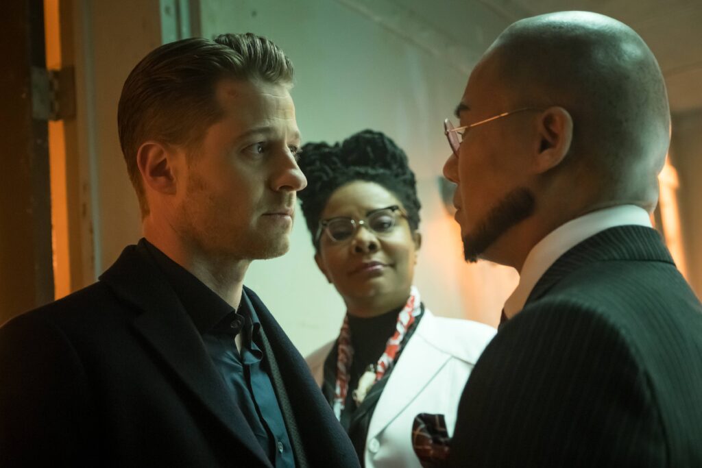 Front Row Seat - Gotham Season 2 Episode 20