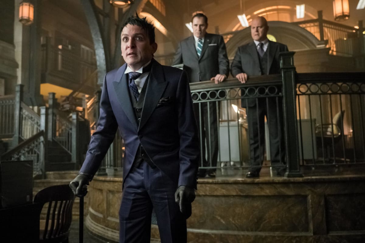 Attention! Attention! - Gotham Season 3 Episode 1