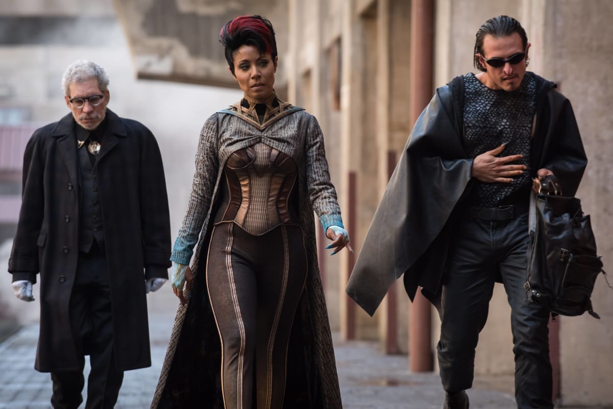 Fish Mooney Reigns Again? - Gotham Season 3 Episode 1