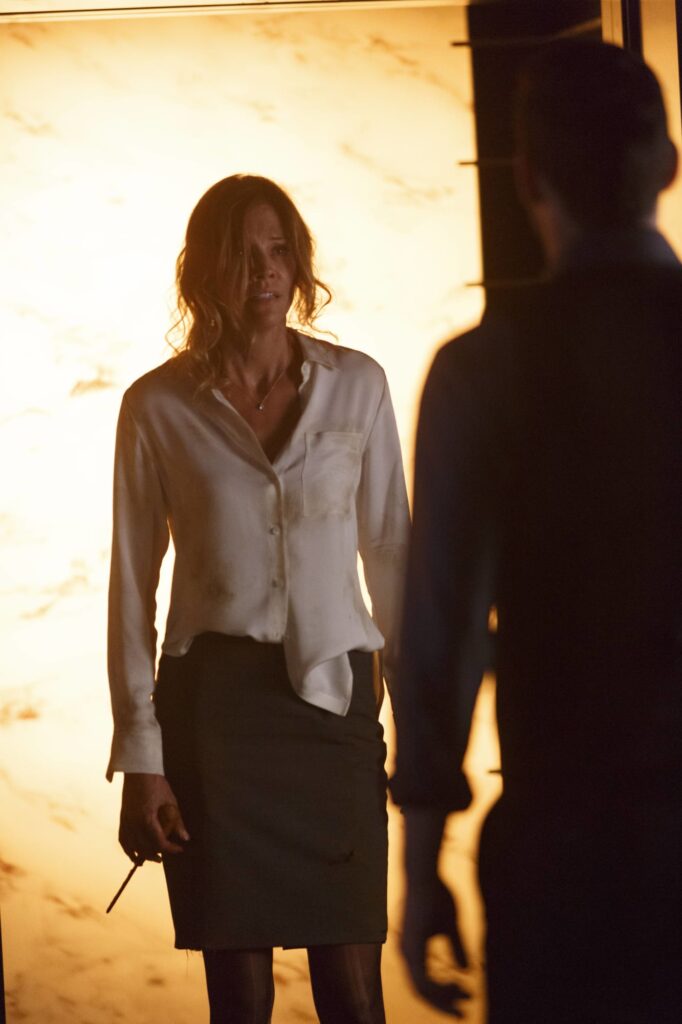 Mum? - Lucifer Season 2 Episode 1