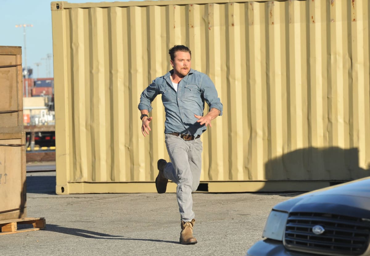 Running Away - Lethal Weapon Season 1 Episode 1