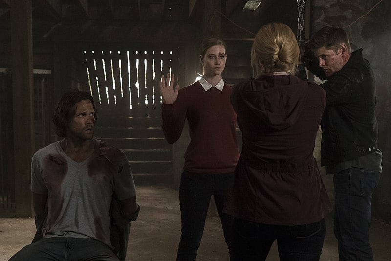 Mary Winchester gets the upper hand - Supernatural Season 12 Episode 2