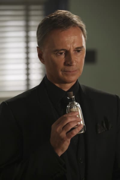 Drink Me - Once Upon a Time Season 6 Episode 9