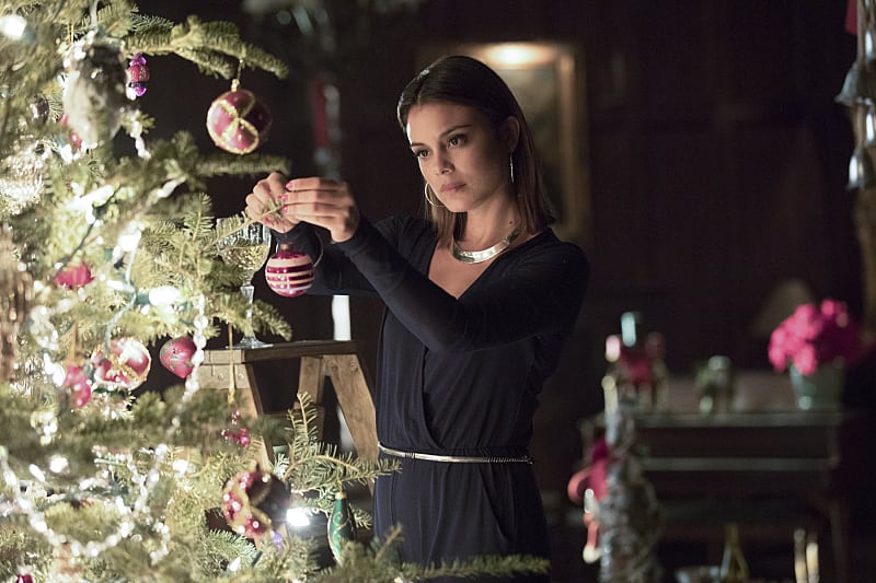 Deck the Halls - The Vampire Diaries Season 8 Episode 7