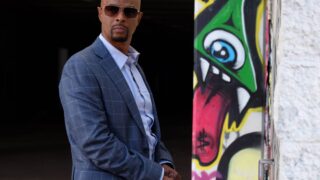 Admiring the Art - Lethal Weapon Season 1 Episode 10