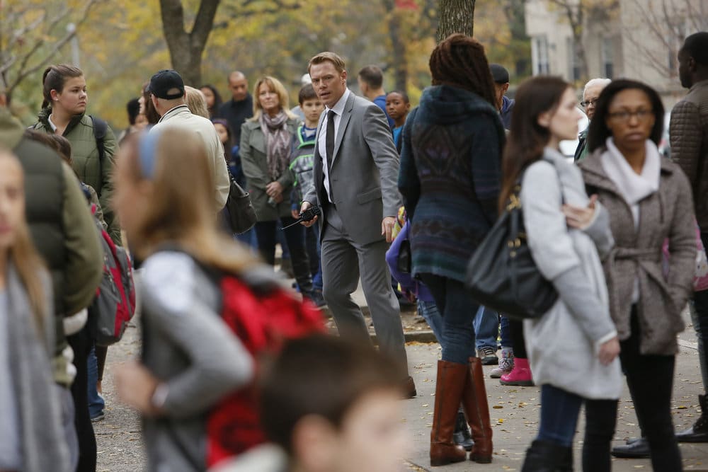 An FBI agent lost in the crowd - The Blacklist Season 4 Episode 10