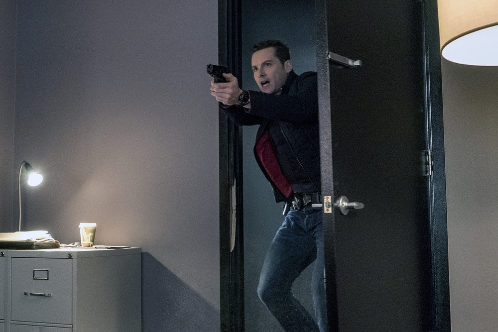 Entering At Gunpoint - Chicago PD Season 4 Episode 10