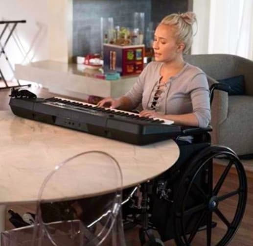 Juliette Playing Piano - Nashville Season 5 Episode 3