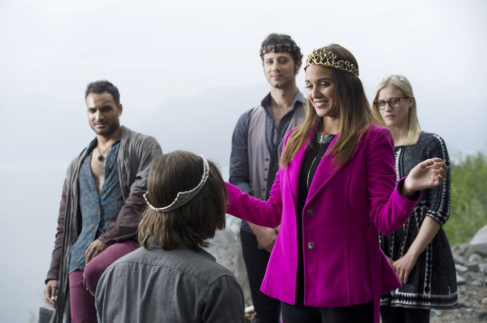 Margo Crowns Quentin - The Magicians Season 2 Episode 1
