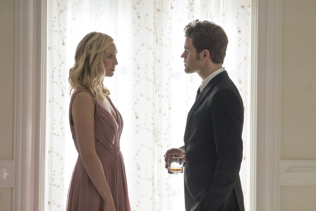 Stefan Returns to Mystic Falls - The Vampire Diaries Season 8 Episode 9