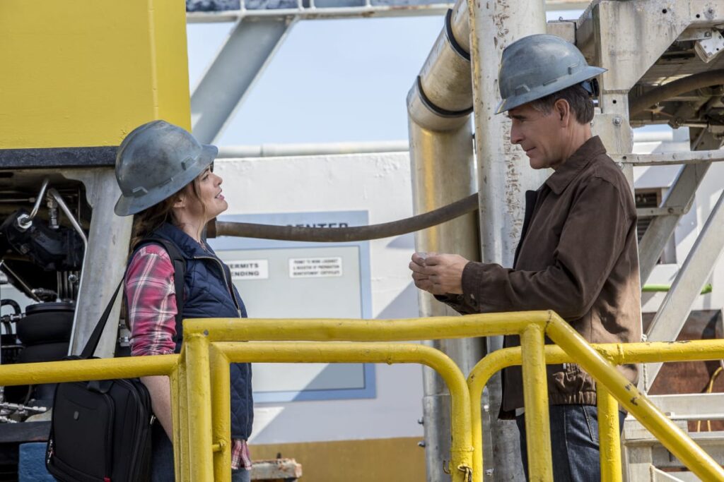 Tapping In - NCIS: New Orleans Season 3 Episode 12