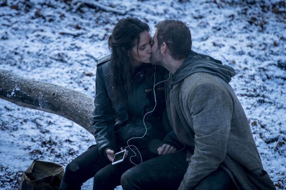 The Kiss - Emerald City Season 1 Episode 4