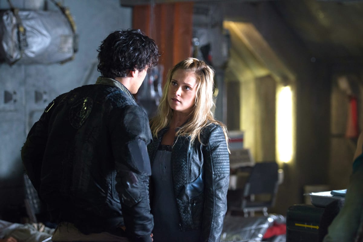 Bellamy & Clarke Looking Stressed – The 100 Season 4 Episode 3