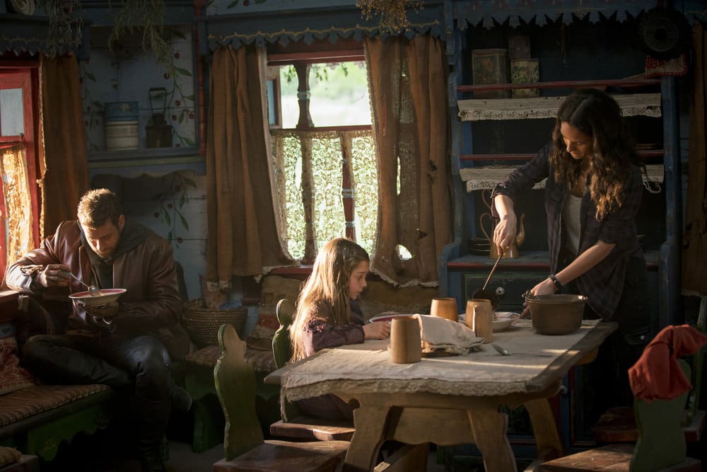 Dinner time - Emerald City Season 1 Episode 7