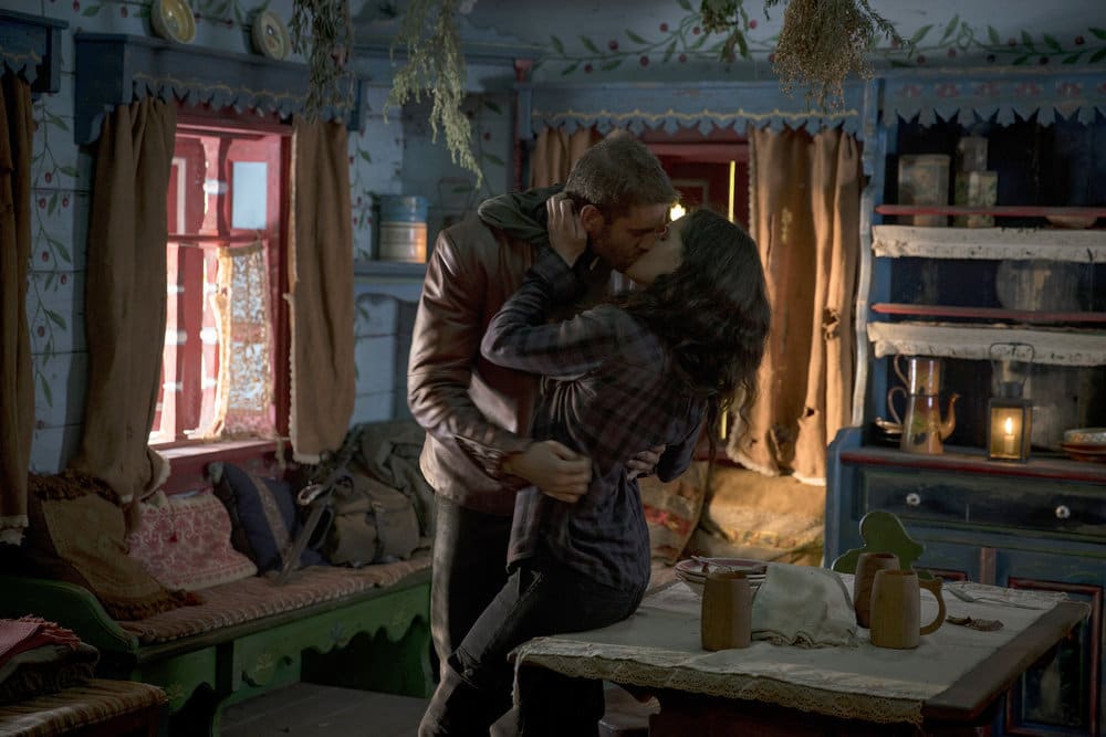 Love is in the Air - Emerald City Season 1 Episode 7