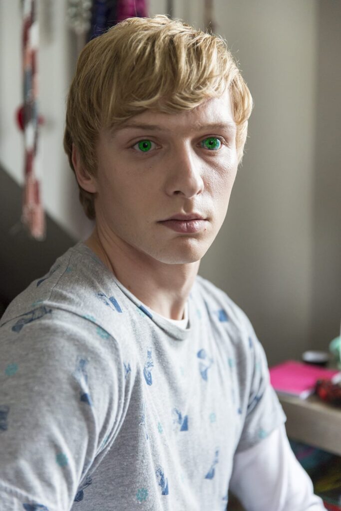Odi is Saved - Humans Season 2 Episode 2