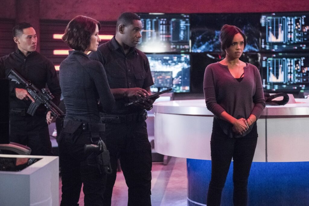 Protecting M'gann - Supergirl Season 2 Episode 11