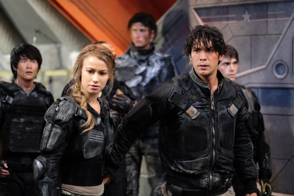 The Crew Suits Up â The 100 Season 4 Episode 2