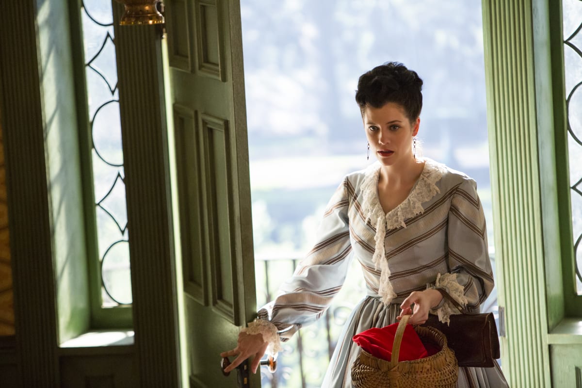 Unassuming Elizabeth - Underground Season 2 Episode 1