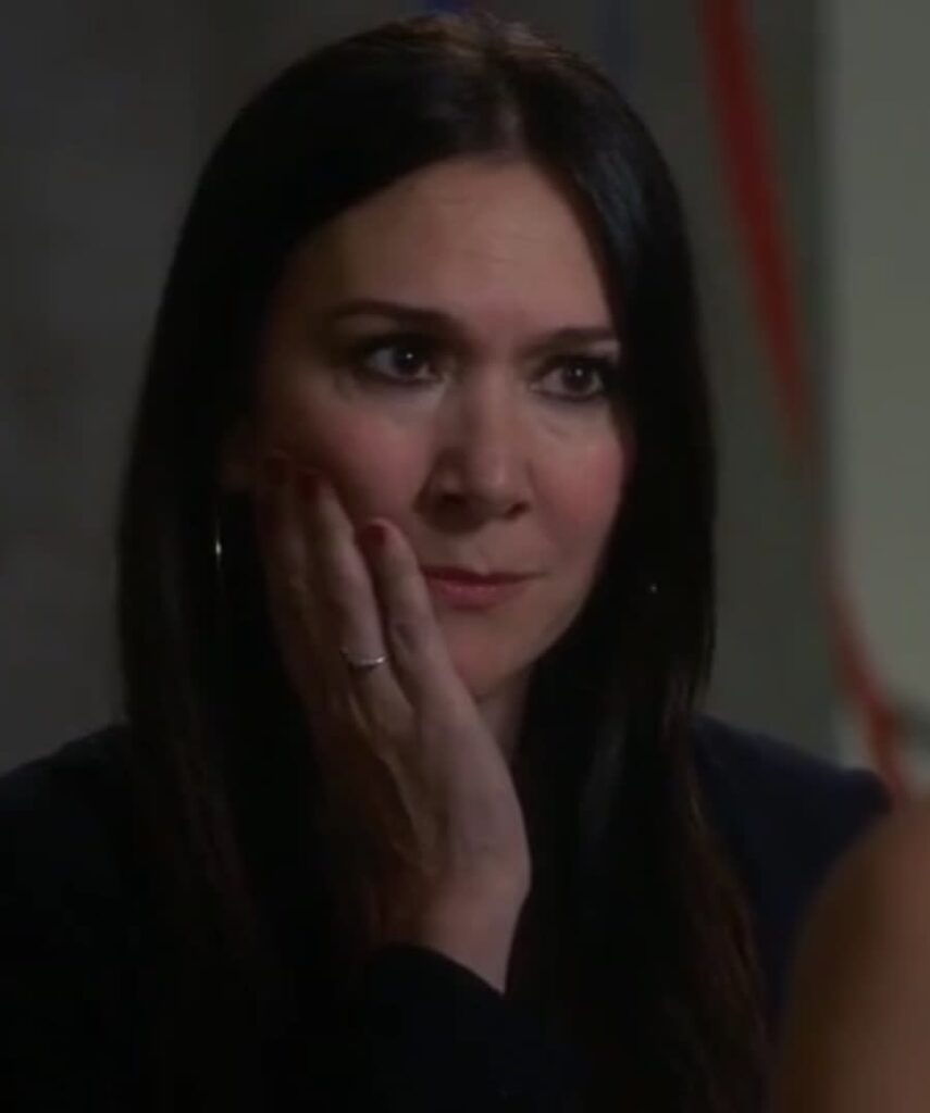 What a Face - Girlfriends' Guide to Divorce Season 3 Episode 5