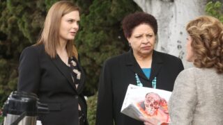 Brennan and Caroline Seek a Warrant - Bones
