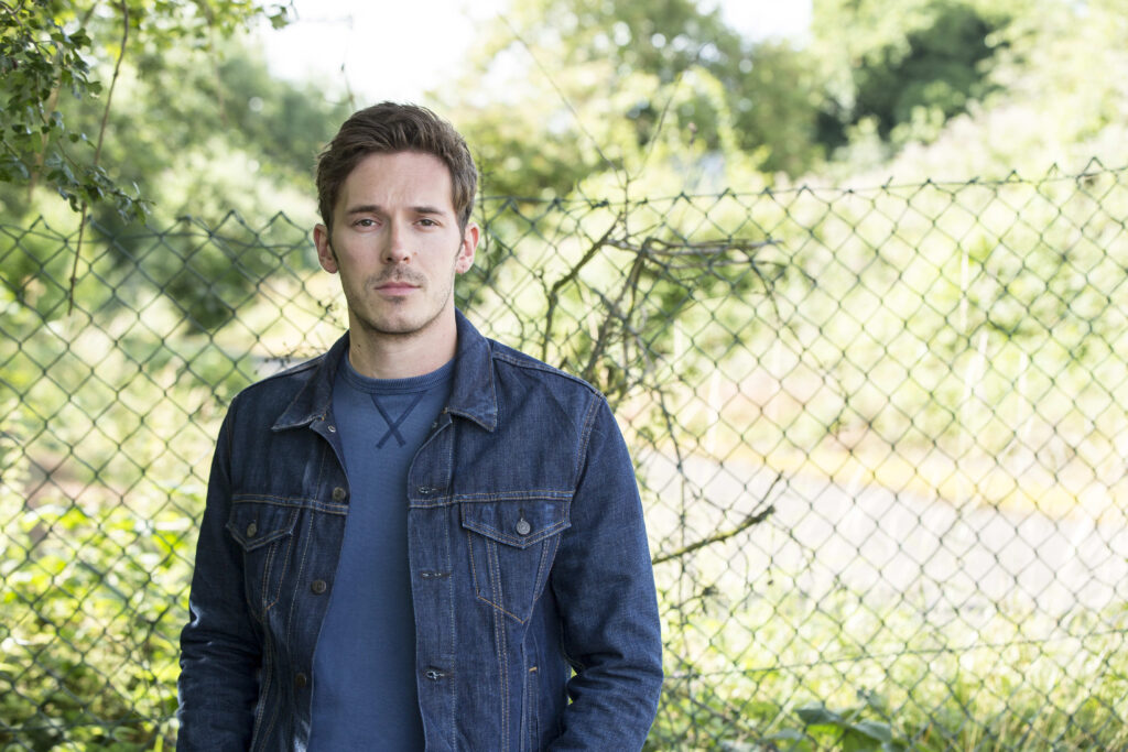 Ed Has a Problem - Humans Season 2 Episode 5
